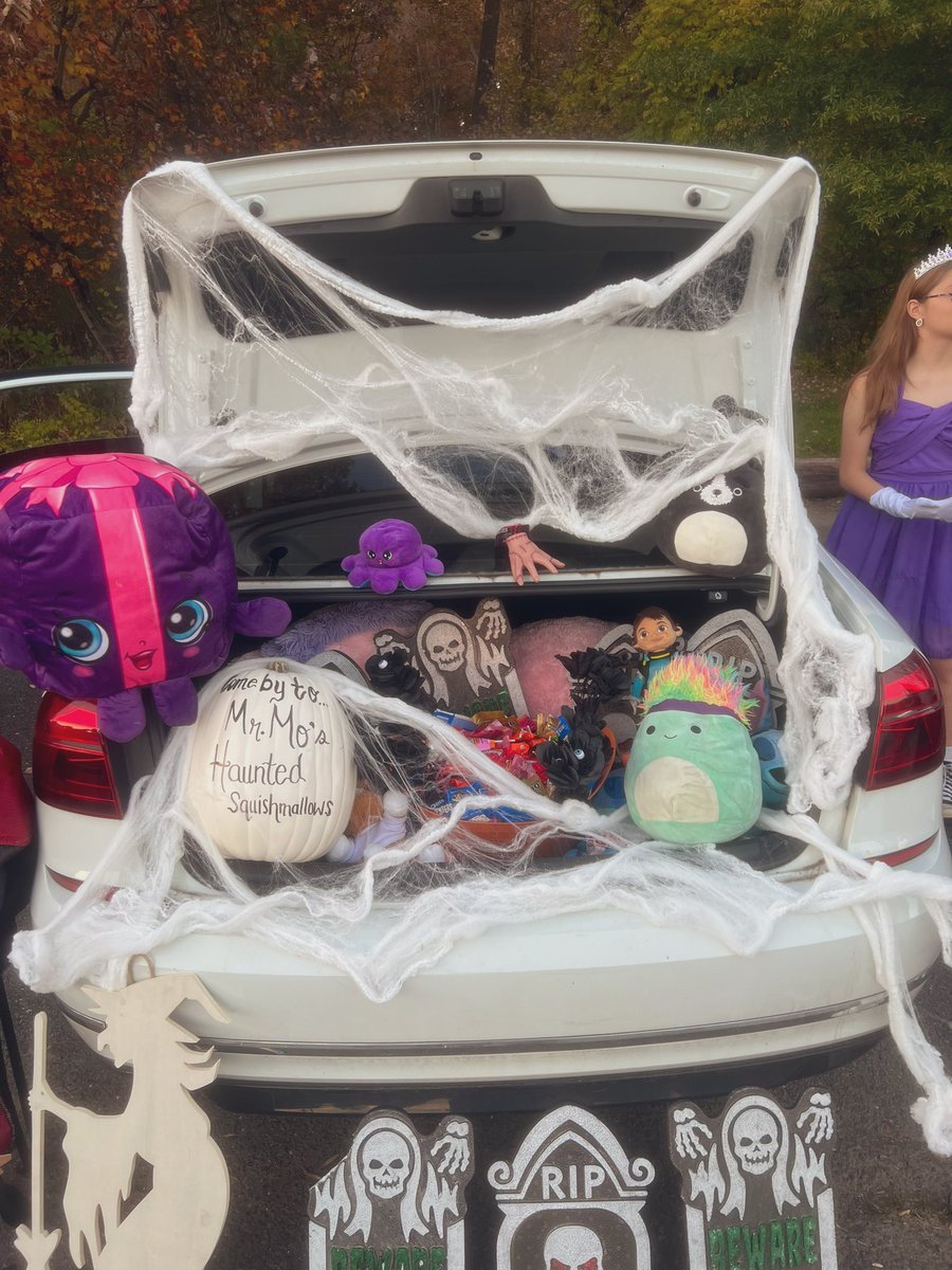 Mr_Mahmoudmo's tweet photo. Yesterday I hosted a Trunk at Sunnybrae’s trunk or treat all by myself😳!

My kiddos looked amazing and this is only just SOME of the amazing costumes and students that stopped by! I had such a blast and I know they did too! 

Such a great event🎃👻 https://t.co/qj0iAtOMsT