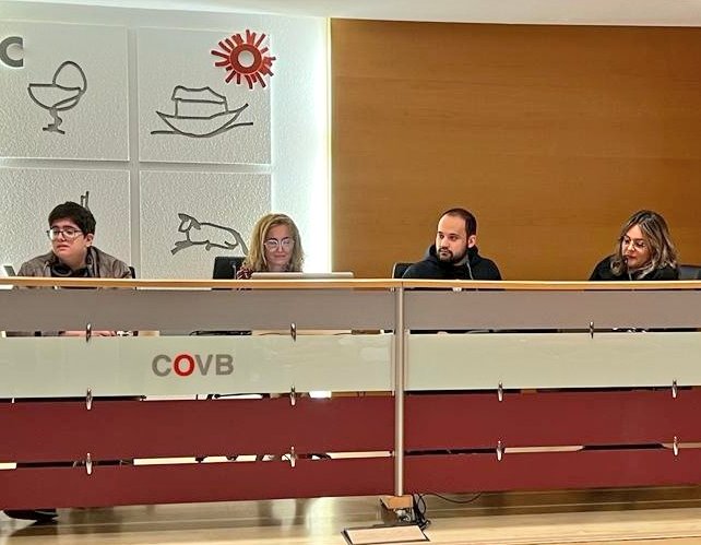 AEspecAutista's tweet photo. David Galinsoga comenta que fins a dos psiquiatres van dir-li que no calia posar-li l'etiqueta d"autista. Altres van negar que ho pogués ser perquè està estudiant #psicologia.
David afirma que necessita saber que és autista per sentir-se part del món.
#autoconcepte #autoestima https://t.co/CNuMwAYIV7