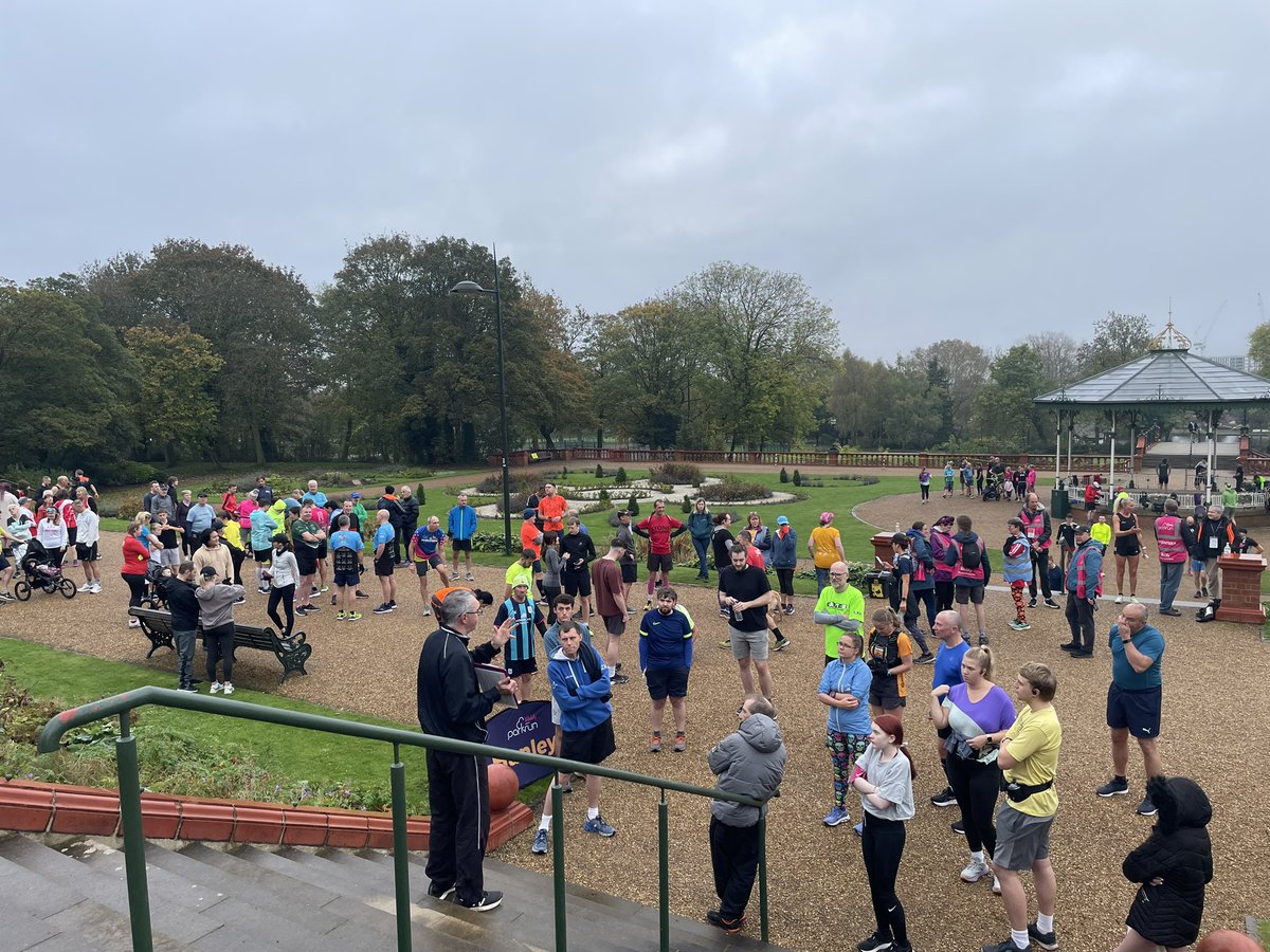 Hanleyparkrun's tweet photo. Well done to our 156 parkrunners and parkwalkers and a huge thank you to our volunteers.
A special shout out to Dianne and Caroline Davies who managed to synchronise their V250s along with Caroline’s 250th run.
If that’s inspired you to volunteer then get in touch.
🎃#loveparkrun https://t.co/ShtzFfp4Hj