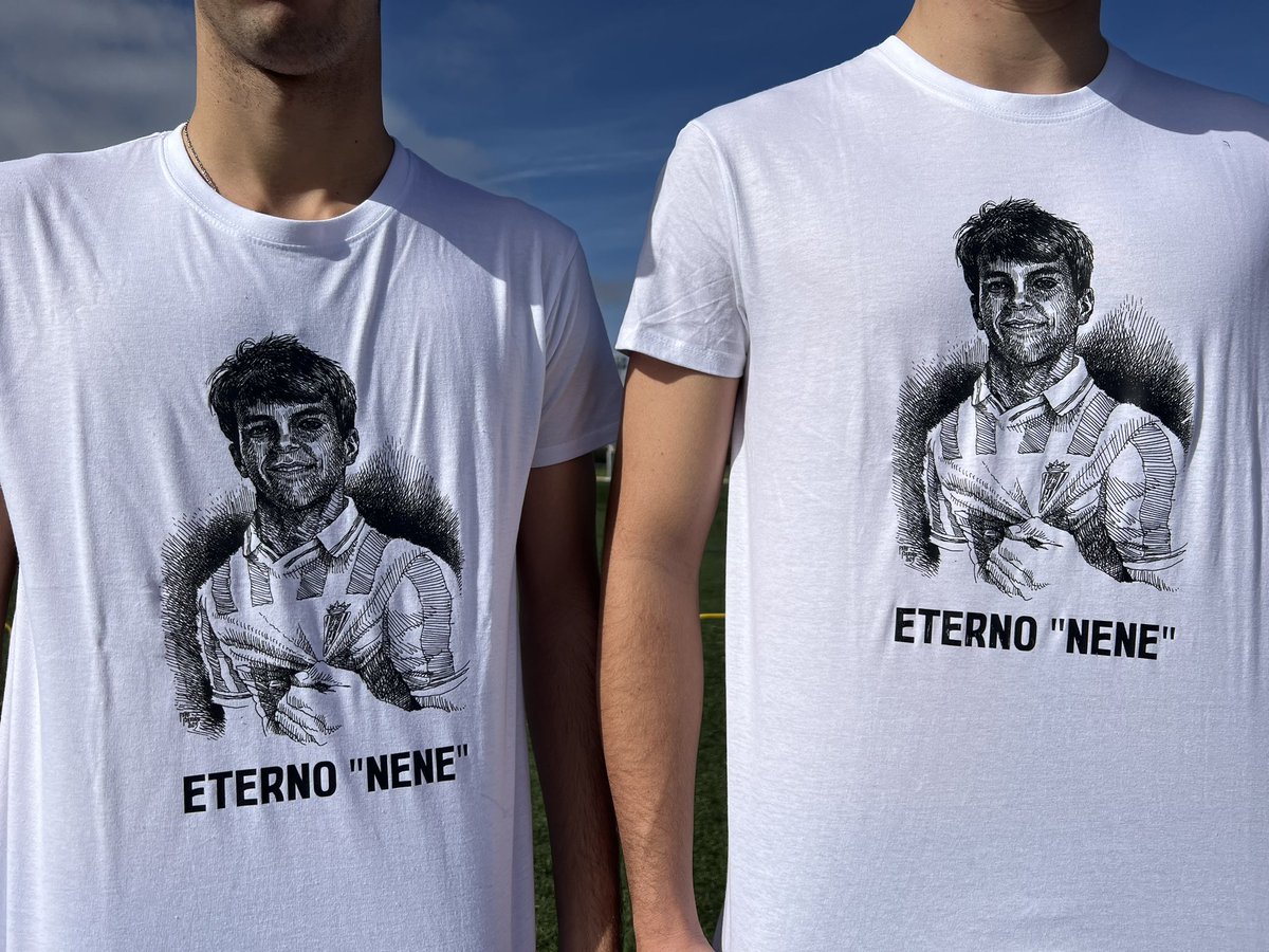 📸 El #JuvenilACCF ya tiene las camisetas en recuerdo de su compañero Álvaro Prieto ✨

🙏🏻 𝐸𝓉𝑒𝓇𝓃𝑜 “𝓃𝑒𝓃𝑒” 1️⃣8️⃣ 

🤗 Muchas gracias a @PepeFarruqo por su tiempo y dedicación para hacernos este retrato 🔝

💚 #CanteraCCF