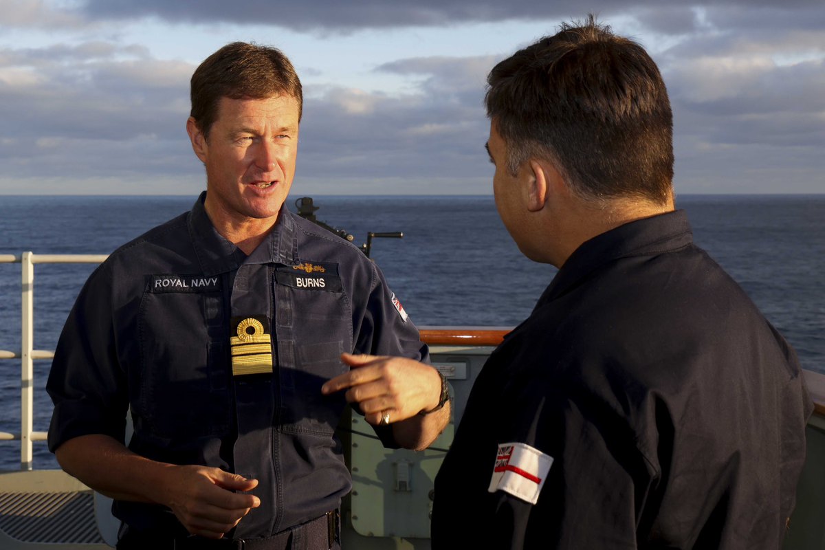 UK Fleet Commander, Vice Admiral Andrew Burns, has visited HMS Queen Elizabeth at sea! He came to witness Carrier Strike Operations and meet our sailors, to understand the lived experience of personnel at sea. @VAdmAndrewBurns #KingsFlagship #UKCSG23