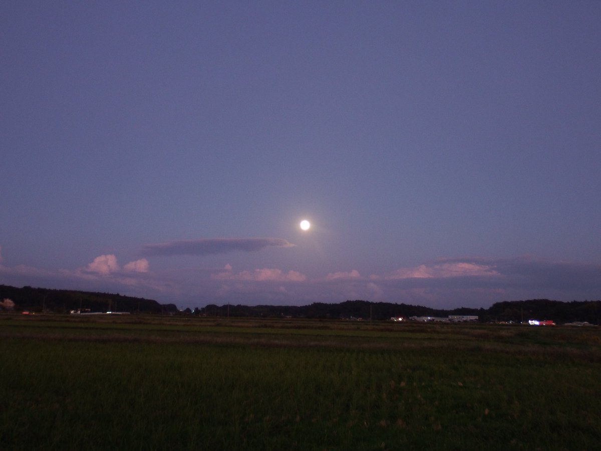 Chaconne0011's tweet photo. 旧暦9月14日・・・・満月は、日曜日です。 https://t.co/UVZtURpD1b