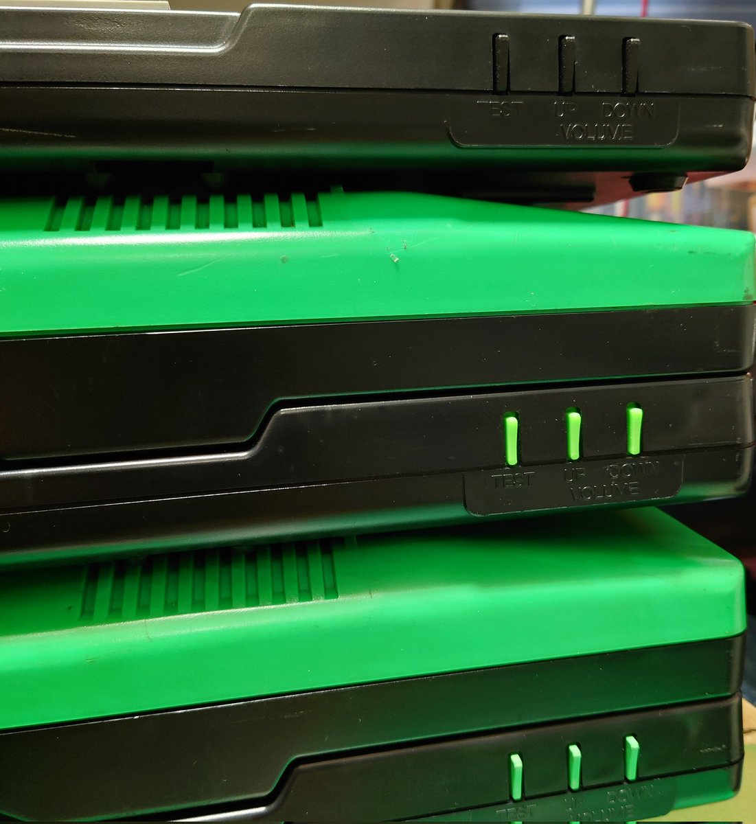 MiracleHero1's tweet image. #CPS2
CPS2マザーボードのスイッチ
上から
BEEP製
フリマサイトで売ってた3Dプリンタ製
元から付いてる純正

3Dプリンタ製はDOWNボタンの押した感じが怪しくなってきた
近い内に壊れるかも

純正はDOWNボタンのプラが白化してきたのでプラリペアで補強

DMM.MAKEでも出てるのでそちらも気になる🤔