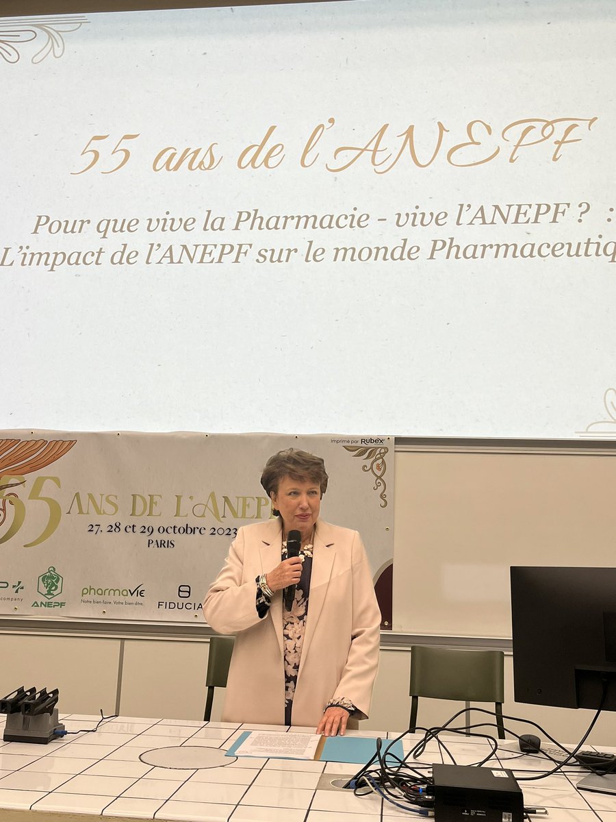 seb_faure's tweet photo. La cérémonie des #55ansANEPF clôturée par @R_Bachelot qui évoque les amphis #Chevreul et #Proust de @FacSante_Angers https://t.co/mQn6Pgle9O