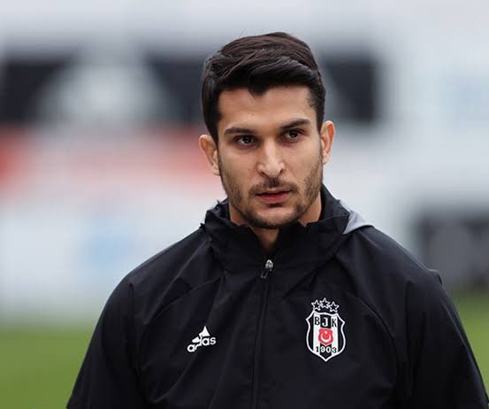 Bir tek sen kaldın geriye sen