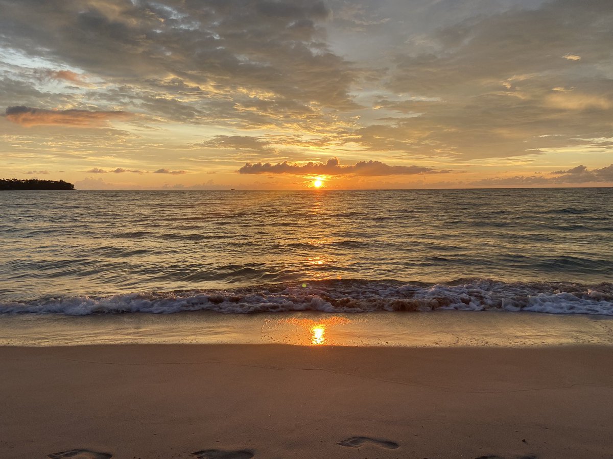 Mate, how good is this bloody sunset I’ve got going here.. should be a PPV