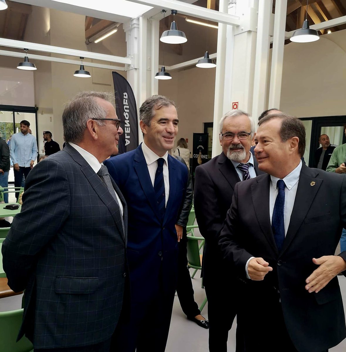coesao_pt's tweet photo. Na Vila de #Alenquer, inauguramos com o apoio dos fundos 🇪🇺, as obras de profunda requalificação do Mercado Municipal e zona ribeirinha envolvente, criando melhores condições aos comerciantes e população. https://t.co/1S7bDdF4mV