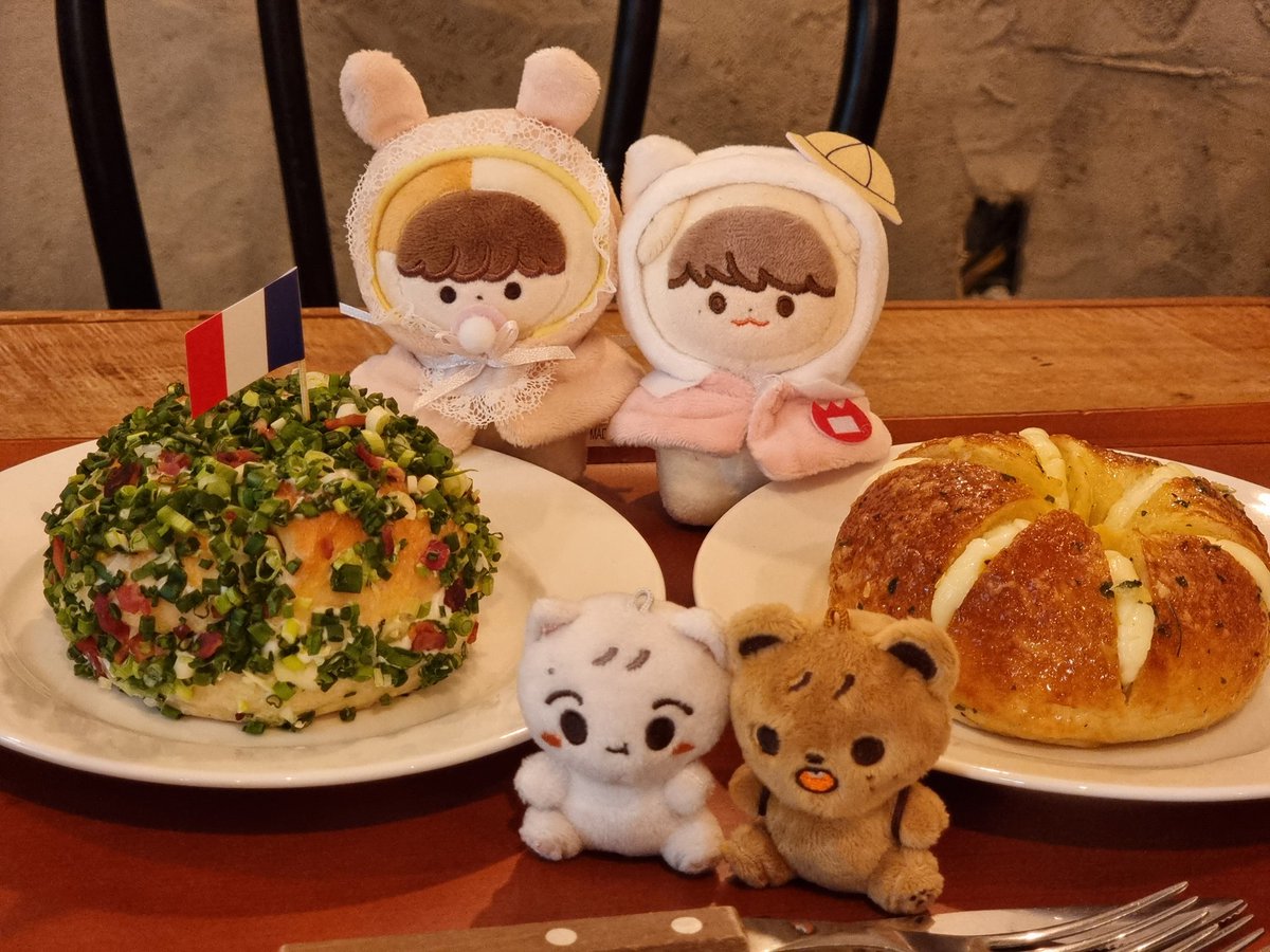 cjutse's tweet photo. #런쥔이_밥무거쒀
#제노의_맛그당어
#먹다가_해찬이_생각이_나신거예요
#박지성_단1g도안줌

🚩상수 수상한 베이글 https://t.co/7p6AskVjfY