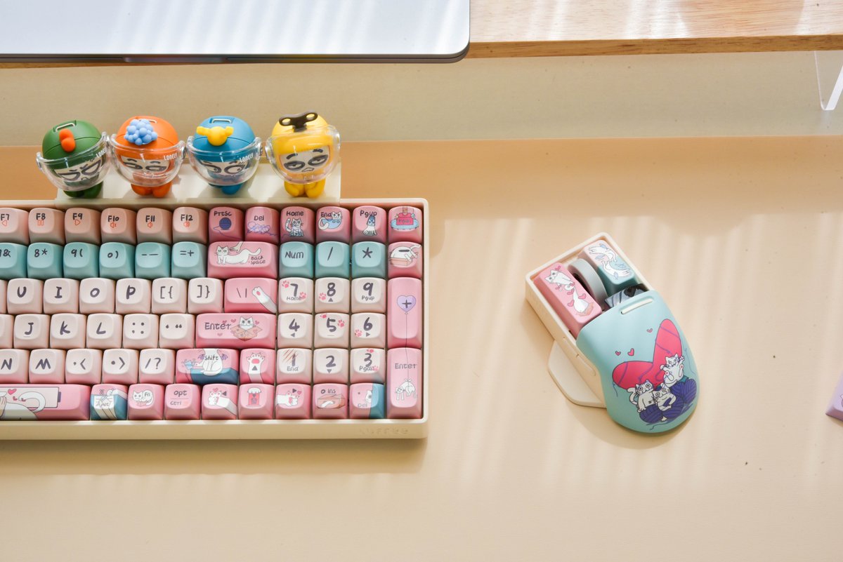 Let's change more!🤩 Have you ever found the PBT mouse can change not just the click button cap?😮 But the whole shell! To make your desk a whole set ⌨️🖱 This idea thrilled us until we finally saw they put together ✈If like this set, go check great deal for the whole year~