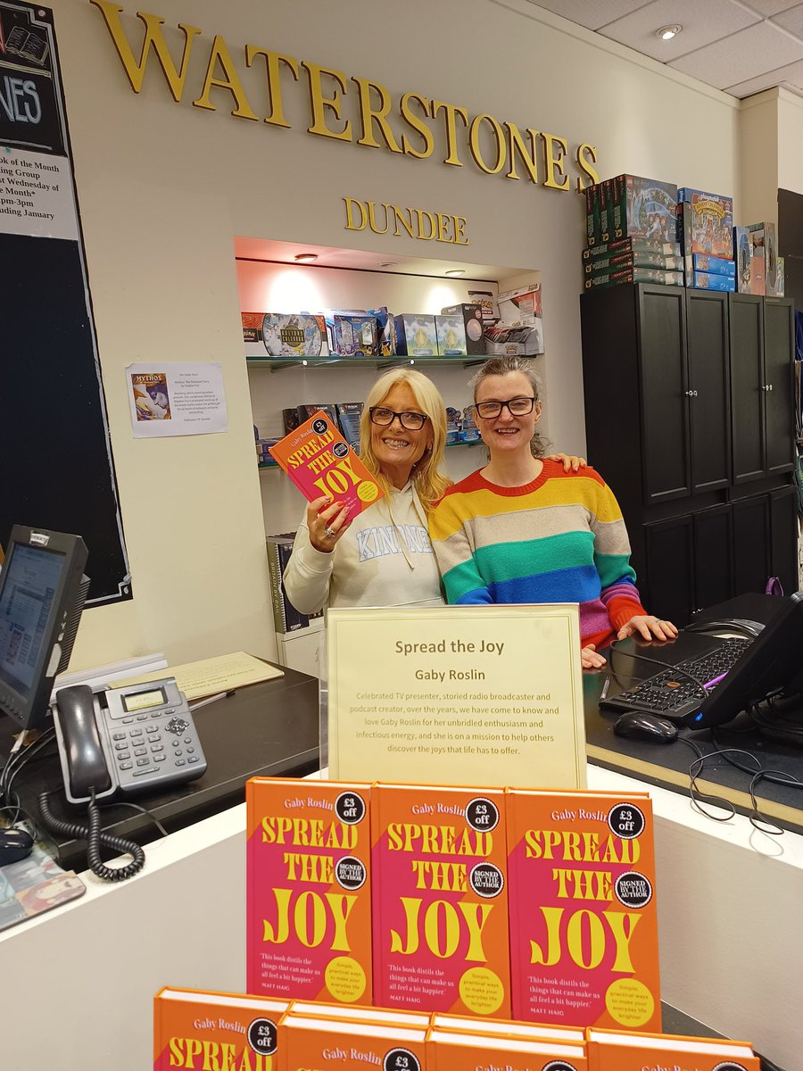 Thanks to @GabyRoslin for popping in and brightening this dreary Saturday morning. Gaby also signed copies of her brilliant new book Spread the Joy. @HarperInsider @HQstories @Waterstones #morejoy #bemoregaby