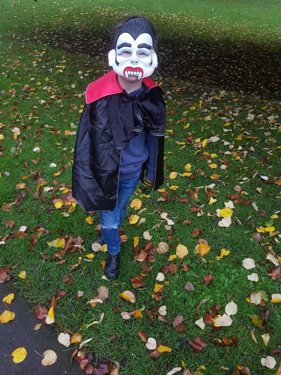 Spooktastic parkrun this morning 🎃👻🏚️🕷️ Well done to all 💯 parkrunners. 
Congratulations to Ann Howe for 💯 parkruns.
And thank you to all 23 of our scary volunteers 🥰