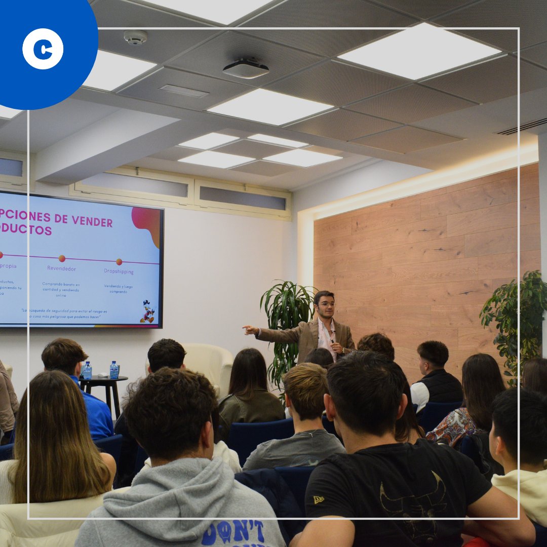 CEDEUoficial's tweet photo. Terminamos la semana con una #masterclass muy interesante.

Hemos contado con Alfonso Onorato, Key Account Manager en Amazon.

Os compartimos un resumen fotográfico con nuestros alumnos.

#cedeu #masterclass #eventos #marketing #ventas https://t.co/ymhRW2nHTn