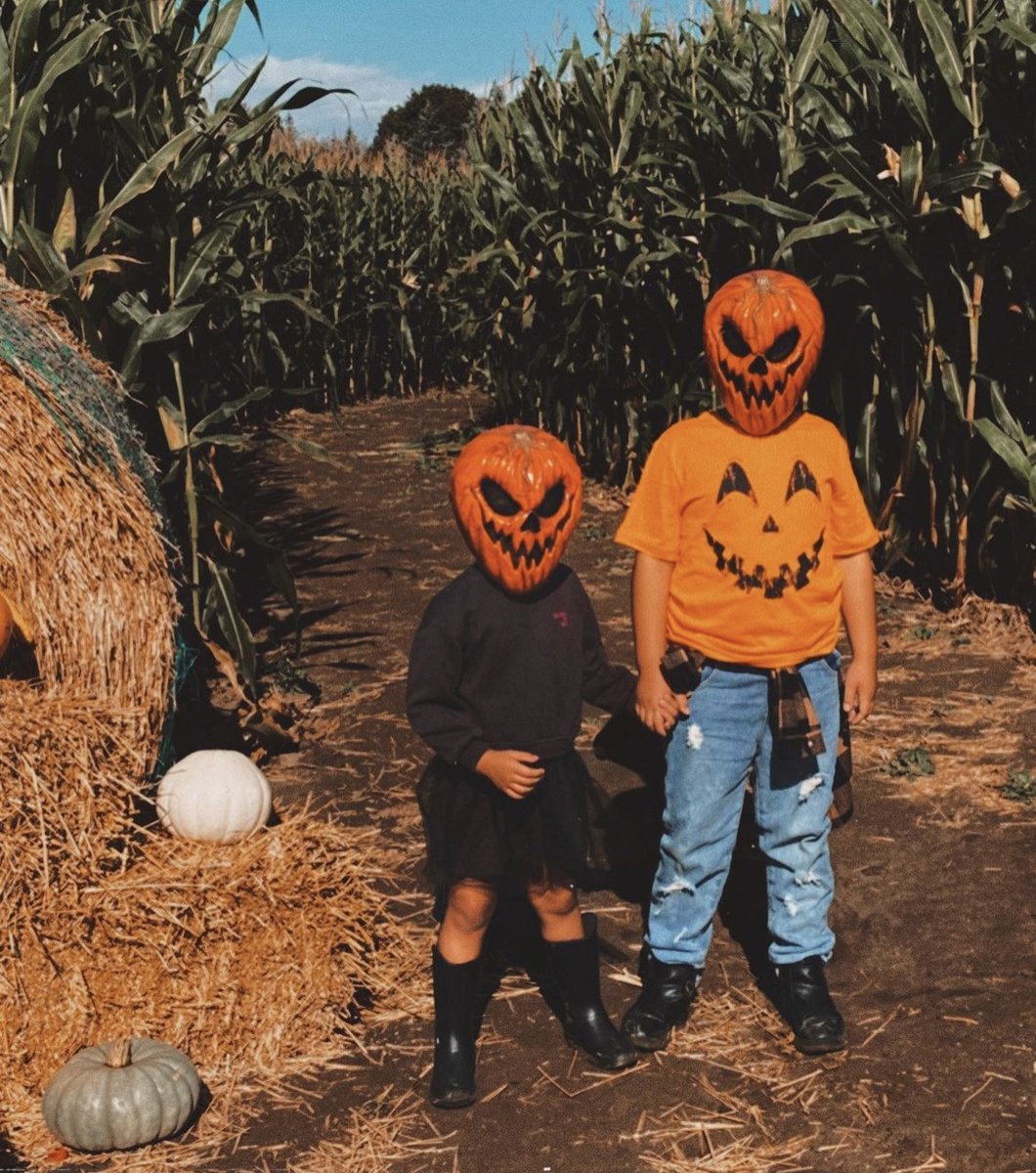 Halloween is almost here 🎃🌙🧟 Get in the spooky spirit this weekend with a visit to Robintide Farms Pumpkin Patch and Corn Maze followed by pumpkin carving. Don’t miss out this is our final weekend of the season! #RobintideFarms 📸 by @_rachelcolleen