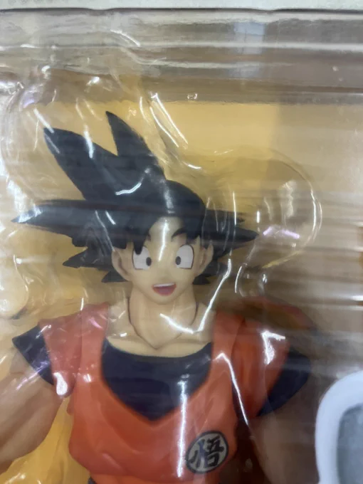 良かった… 悟空のフィギュアーツの目治ってた…  (1枚目)今回の再販 (2枚目)前回の再販