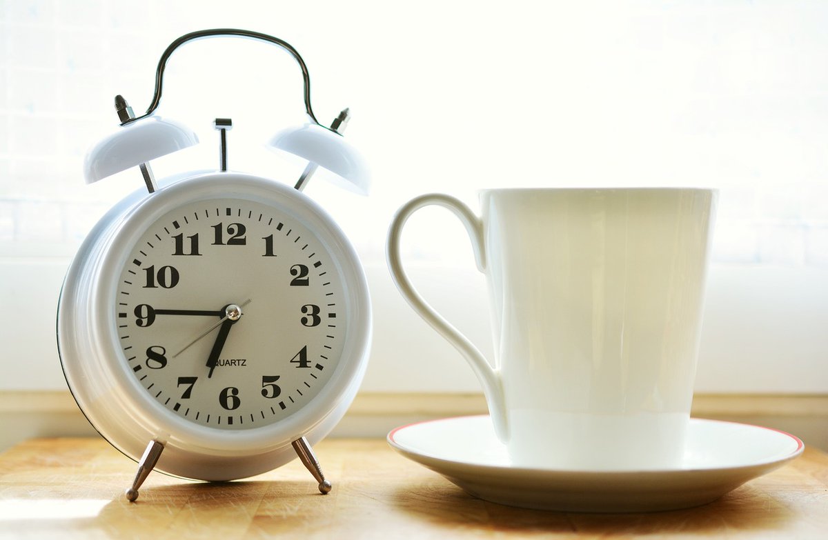 Hftonline's tweet photo. ❗Don't forget the clocks go back tonight!❗

The change in time can be a little unsettling and disruptive to routines, so we've listed a few devices below that might help you adjust:
[1/4 🧵]

#ClocksChanging https://t.co/8vT8a30sZu