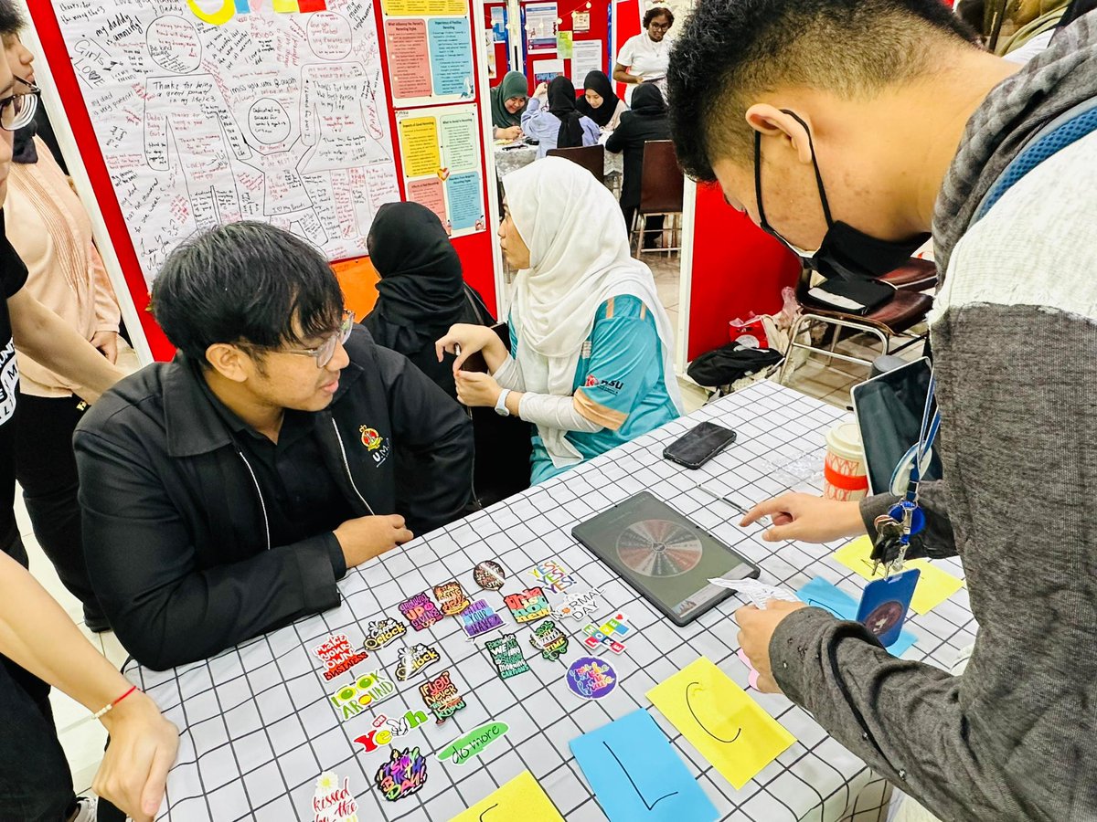 MsumalaysiaS's tweet photo. SESS World Mental Health Week visitors discovered the fascinating world of psychology, self help strategies while boosting their mind and soul.
@MSUmalaysia #BCG #BPSY
#SESS #WorldMentalHealthDay https://t.co/hy0PkONrgK