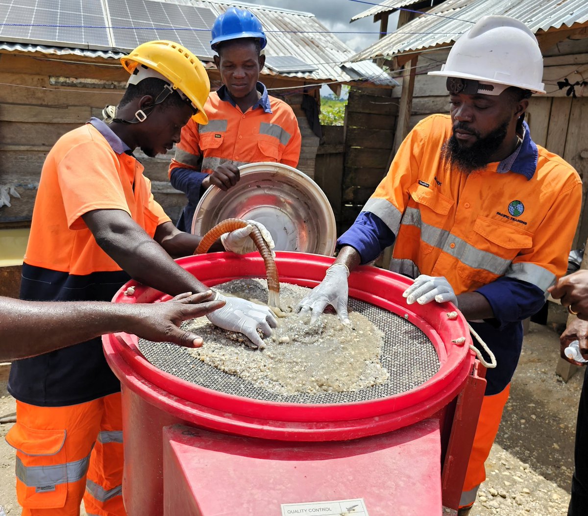 Solidaridad_wa's tweet photo. 2/2 The manager, Isaac Adusei, shared this during a field visit by the Ghana Country Representative, @BossOwus and the Finance Manager, John Kpetoh. The team also observed the extraction process using the Gold Kacha at the #mining site. The project is funded by @StateDept. https://t.co/GrueFInvcP