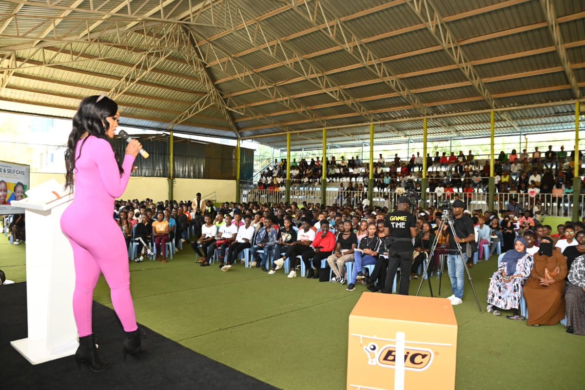 Nairobi_News's tweet photo. Azziad Nasenya says prayers and unwavering confidence helped her navigate the challenges of cyberbullying when she first gained fame in the digital landscape.
https://t.co/Fvxftv6wge https://t.co/3Ydacckb3y