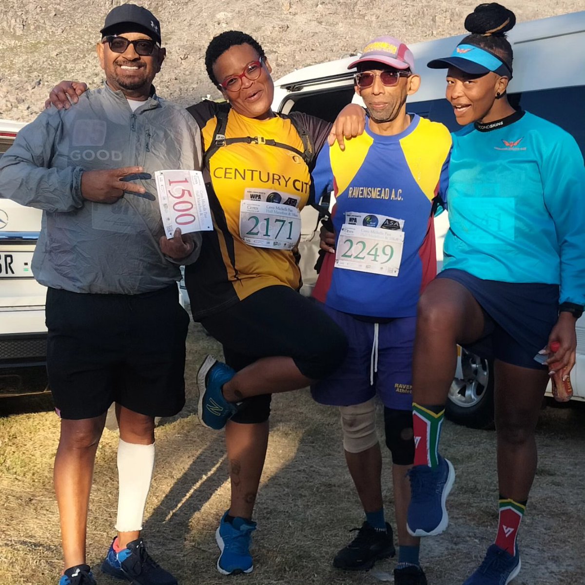 Fit_nhleks_Cpt's tweet photo. I woke up at  2am to get early from Cape Town CBD #StylishMarathonRunner #RunningForMySanity #RunningWithTumiSole #runningwithnonhlanhlankosi #IPaintedFunRun #fetchyourbody2023 https://t.co/CQwxClw9DZ
