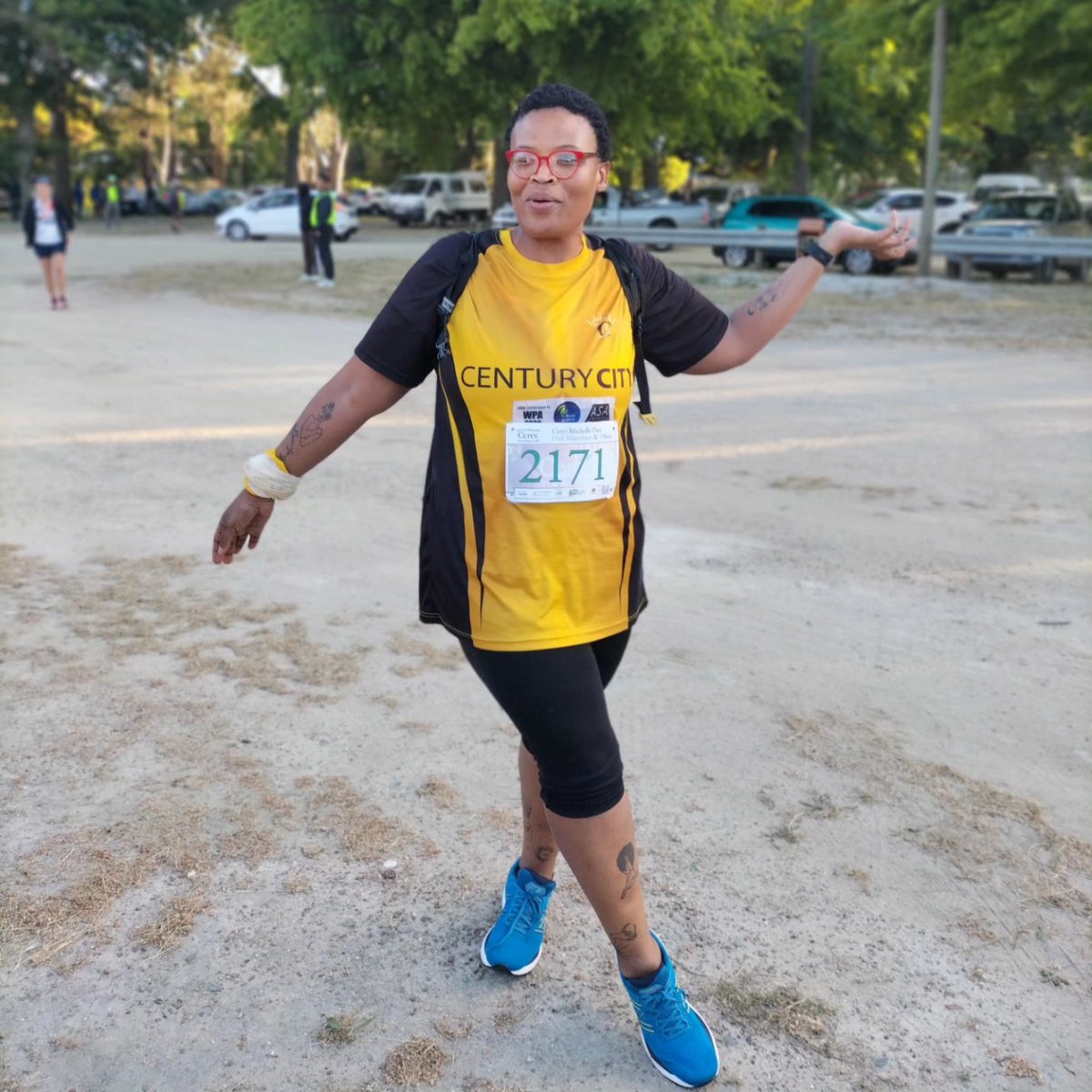 Fit_nhleks_Cpt's tweet photo. I woke up at  2am to get early from Cape Town CBD #StylishMarathonRunner #RunningForMySanity #RunningWithTumiSole #runningwithnonhlanhlankosi #IPaintedFunRun #fetchyourbody2023 https://t.co/CQwxClw9DZ