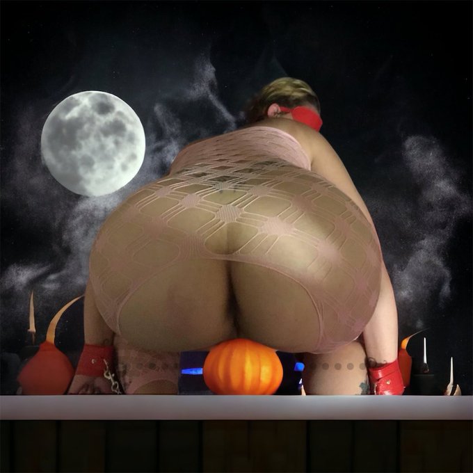 HAPPY HALLOWEEN TO ALL OF MY FANS IN PENNSYLVANIA AND AROUND THE WORLD https://t.co/sDVSQTYPDY<a href="/tag/mvsales"class="tags"><span>&#35;mvsales</span></a>