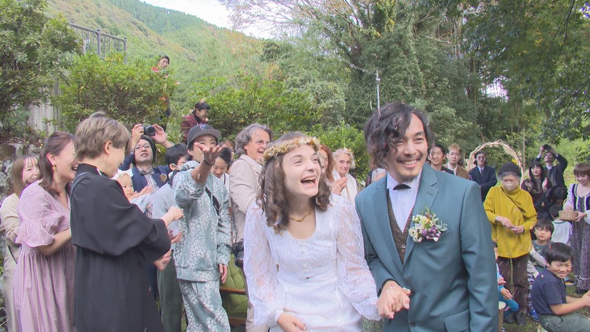 CCNet_motosu_PR's tweet photo. 根尾でとあるカップルの
ウェディングパーティーを
撮影させていただきました🎥

おめでとうございます🩷
末永くお幸せに😍
Vive les mariés ！

放送日はまた決まり次第
こちらに掲載しますね！！水谷

#本巣市 #企業公式つぶやき部 #ccnet #岐阜 #本巣 #根尾 #結婚おめでとう https://t.co/Eo4sz1wQvU