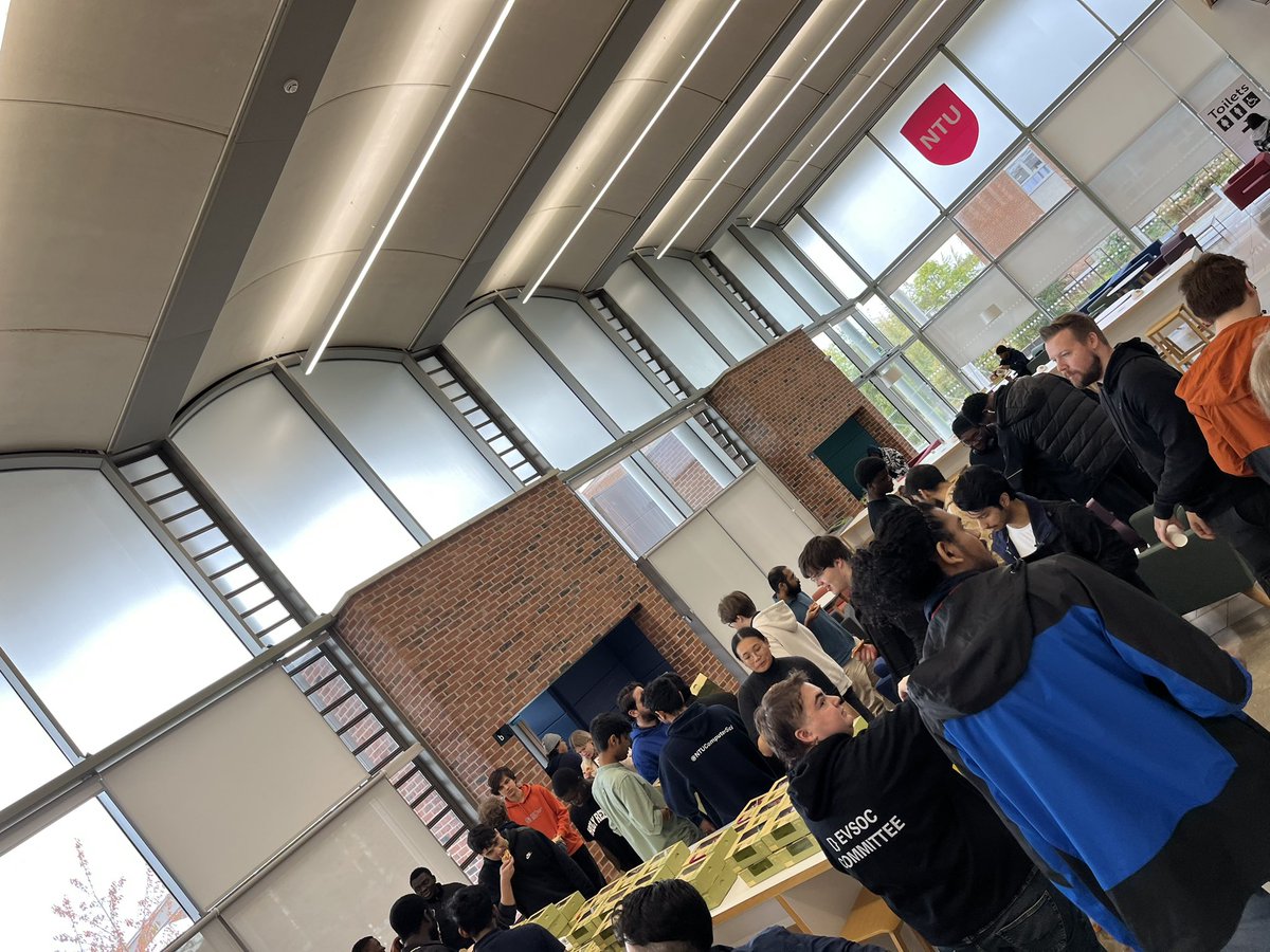 Lunch is now served at #HackADuck2023 
Thanks to <a href="/nextofficial/">Next</a> for sponsoring our Domino’s pizza!