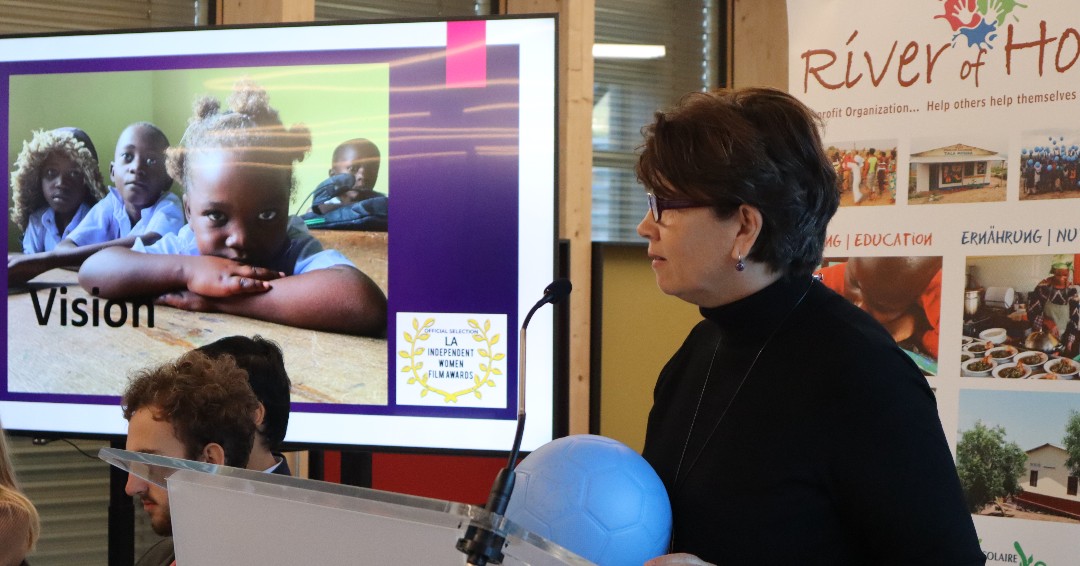 Today's keynote speaker at the #MUNRheintal event was Claudia Doron, who shared her learning from setting up the River of Hope charity in Congo.  She advocated for a global collective endeavour to ensure every child can access education.   ariverofhope.org