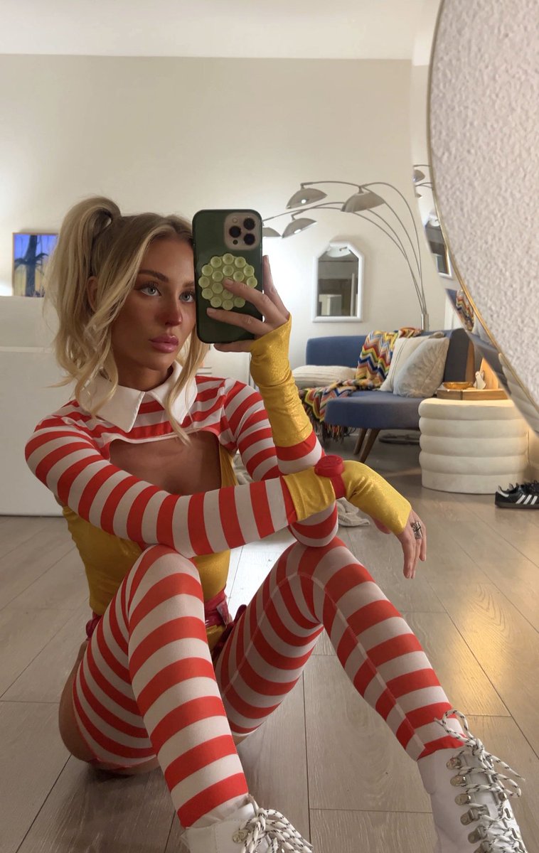 slutfactory's tweet image. She’s a 10 but cries every time you breathe around another girl