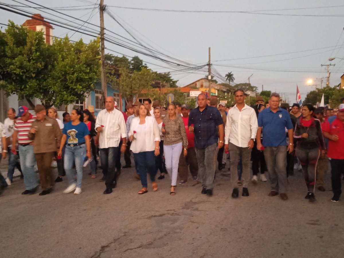 AlexisLorente74's tweet photo. En #Yaguajay, @DeivyPrezMartn1 Primera Secretaria del PCC en la provincia encabezó el homenaje popular al inolvidable Camilo Cienfuegos. 
#CamiloVive
#SanctiSpíritusEnMarcha 
@SanctiSpiritus1 @DiazCanelB @MMarreroCruz @SalvadorValdesM @DrRobertoMOjeda https://t.co/Rugnjj3G85