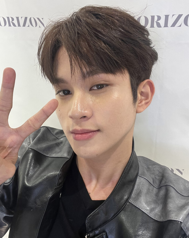 HORI7ON_twt's tweet photo. [🦊] Anchors Happy Day!!❤️
I hope you guys have a bright day, Our Sunshine!!✨
It was nice talking with you, anchors and I hope we made your day better.

#HORI7ON #호라이즌 #WINSTON #윈스턴 https://t.co/fQ5333ilz0