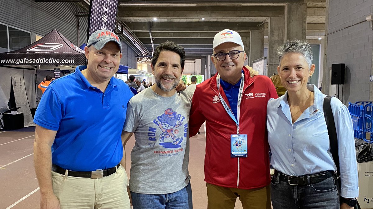 Salva_Mendez_P's tweet photo. El gran @pepelusport promotor de la @mediamaratonmlg desde su creación es una leyenda del deporte malagueño. Ojalá cuidemos y valoremos el trabajo de los nuestros igual que valoramos todo lo que viene de fuera. https://t.co/GpoxFByZD2