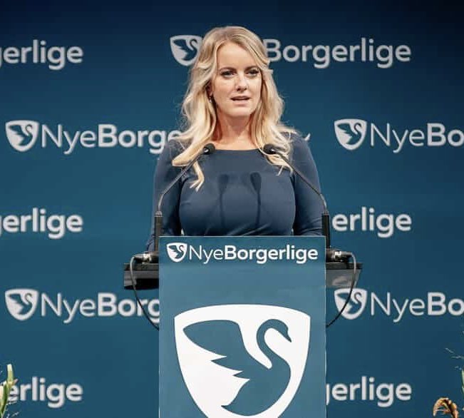 MrMesserschmidt's tweet photo. Var lige ved at tro, at kronprinsessen skulle være gæstetaler på @NyeBorgerliges årsmøde 😅🇩🇰 #dkpol #svane https://t.co/wrTw9WpWUX