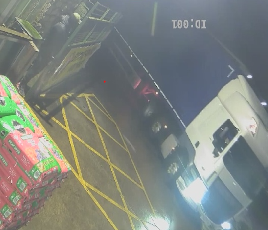 NYorksPolice's tweet image. Can you help us track down these offenders and a white and blue curtain-sided lorry?❓  

We've released CCTV images following a high-value burglary at Sam Turners Ltd, Northallerton, at around 10.38pm on Tues 24 Oct 

Read more about the incident here ⬇️ 
orlo.uk/4hLBW