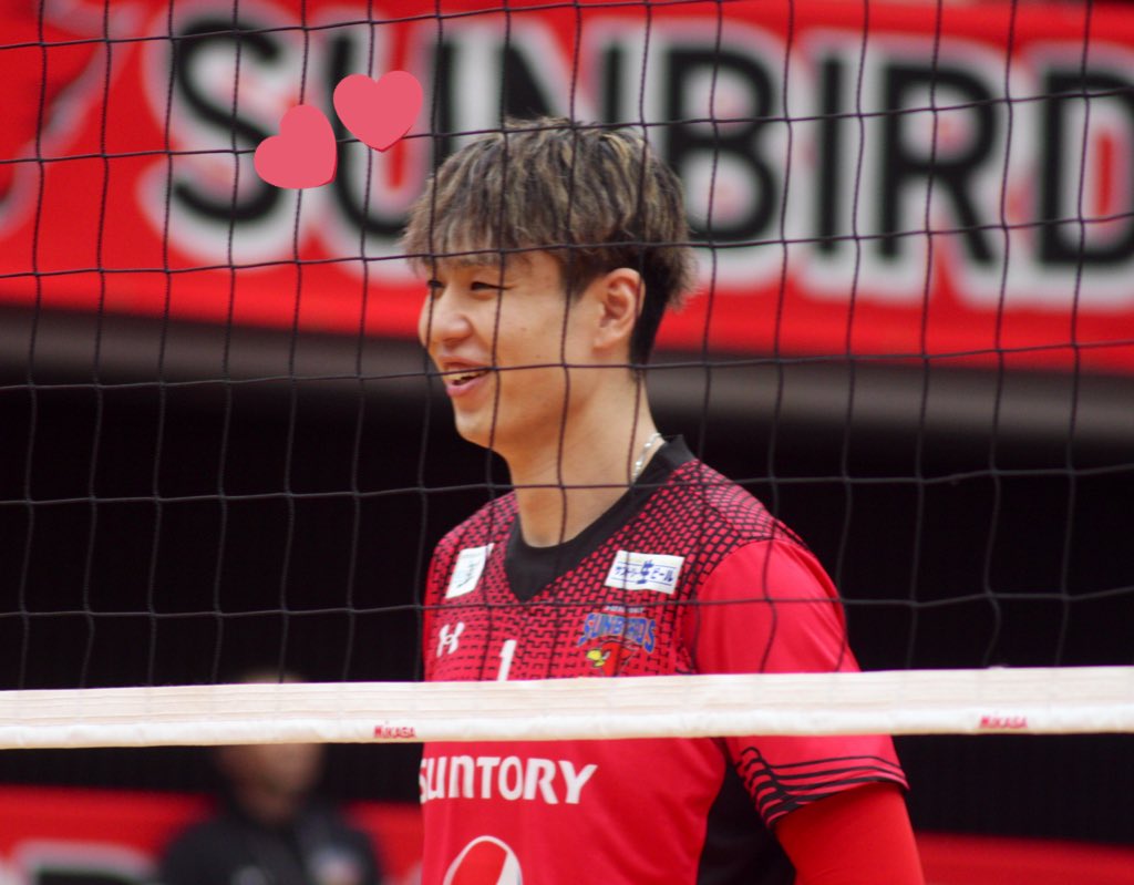 j_68i's tweet photo. 今年初のVリーグ観戦🏐
楽しみにしてた小野寺さんのHGデビュー戦、とっても最高でした🤍
VOMおめでとう🥹✨
サントのHG初めてだったけどファンの方々スタッフの方々皆様とっても親切で温かくて楽しかった🫶🏻

#小野寺太志 選手
#大宅真樹 選手
#サントリーサンバーズ https://t.co/kK543IJzcn