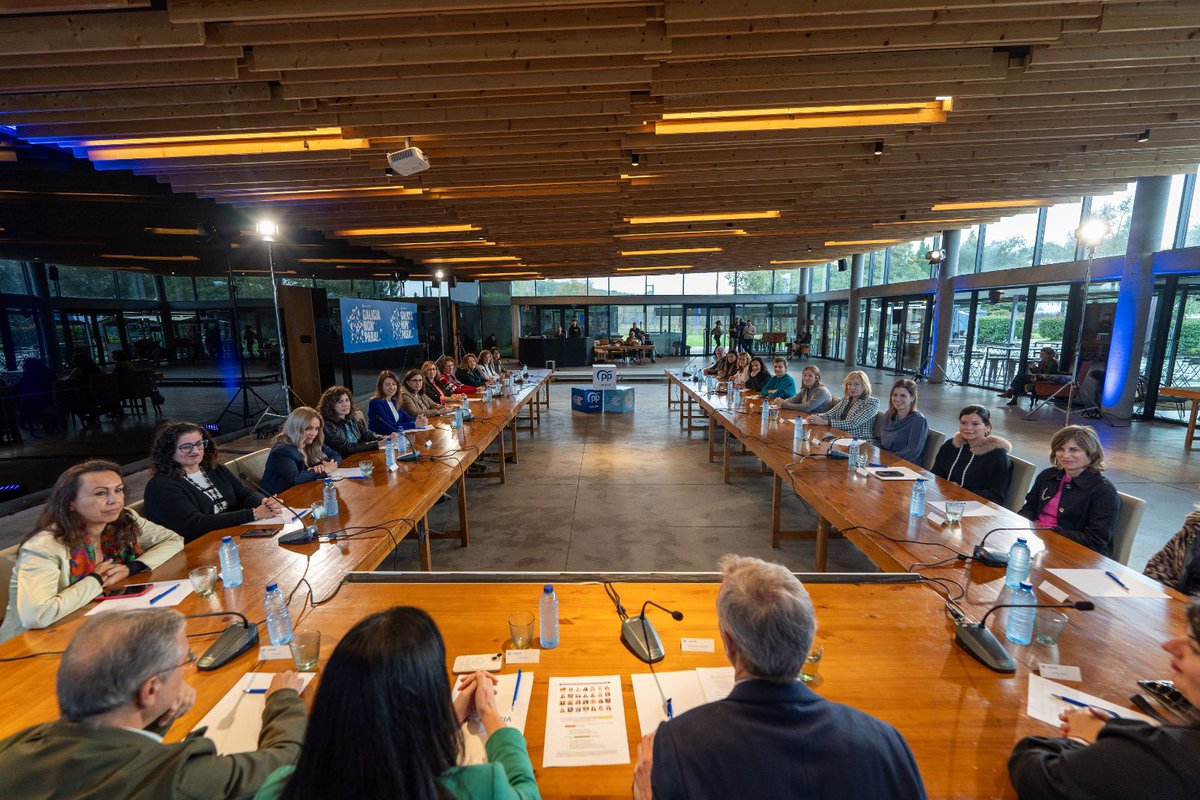 O <a href="/ppdegalicia/">PP de Galicia</a> é o partido que máis se parece a Galicia e por iso mesmo é o que máis alcaldesas ten. 28 mulleres fortes, líderes e referentes da igualdade real. 

Hoxe xuntámonos en Boborás para seguir avanzando. Porque  #GaliciaNonPara tampouco nos concellos. Adiante!