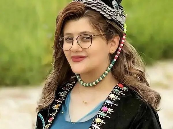 AlinejadMasih's tweet photo. In 21st century girls are getting killed in Iran for the crime of refusing to cover their hair.
Today regime’s official media announced the death of #ArmitaGaravand. What they omit is that 16 year old Armita was beaten by hijab police into a coma. Yes, after the brutal murder of #MahsaAmini in the hands of so called morality police last year, now they killed another girl for the crime of showing her hair.
When walking unveiled can get women killed in Iran, it is the responsibility of the free world to help us Iranians to end this gender apartheid regime.