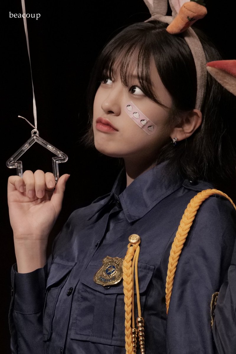 beacoup91's tweet photo. 1028 makestar fansign 2.0
#ANYUJIN       #안유진
#IVE                   #아이브 https://t.co/5cWmQ1SELA