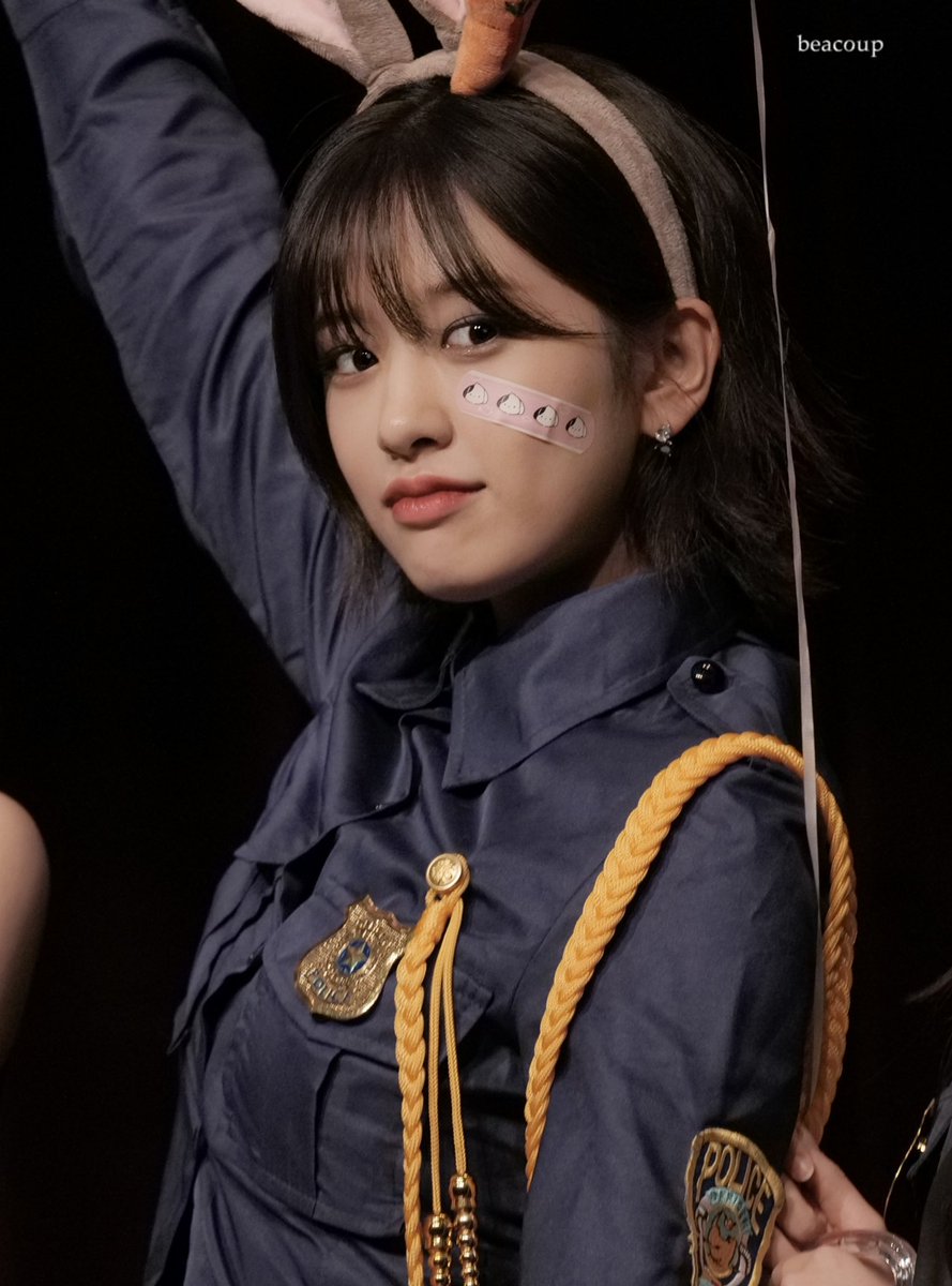 beacoup91's tweet photo. 1028 makestar fansign 2.0
#ANYUJIN       #안유진
#IVE                   #아이브 https://t.co/5cWmQ1SELA
