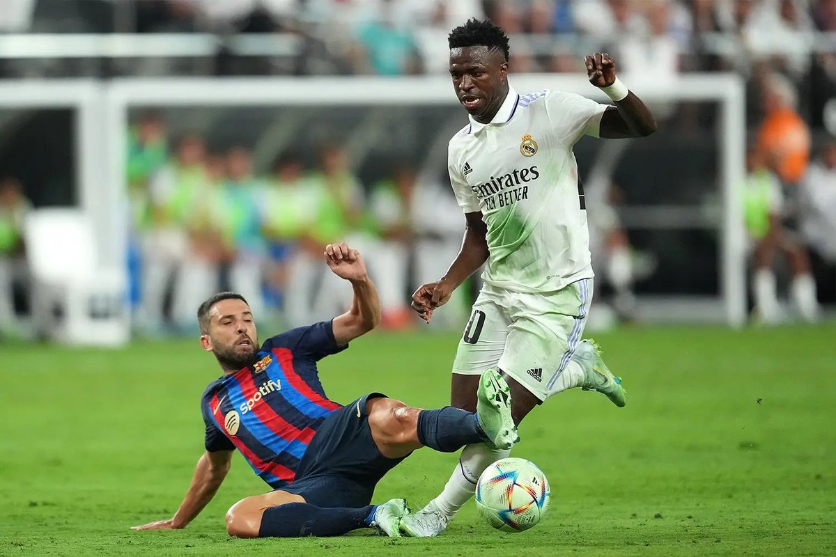duller0808's tweet photo. vini vs his dog HAlA MADRID!!!!!!!!! https://t.co/ir1CCOYqXn