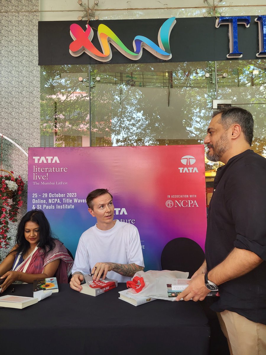 Irish 🇮🇪 writer Gavin McCrea's second event in Mumbai saw him in articulate and insightful conversation with <a href="/BriohnyDoyle/">Briohny Doyle</a>, <a href="/arjun_gaind/">Arjun Gaind</a> and <a href="/NawazIffat/">Iffat Nawaz</a>.

Gavin's workshop on Understanding LGBTQ+ Fiction  takes place tomorrow at 2pm: sign up now at tatalitlive.in/session/unders…