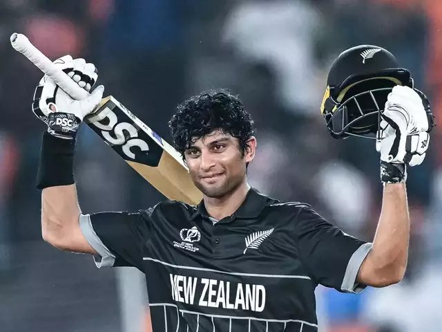 iranbir's tweet image. #AUSvNZ congrats Ravindran on 💯 #FakeKing #BabarAzam to learn how to score big in a big match