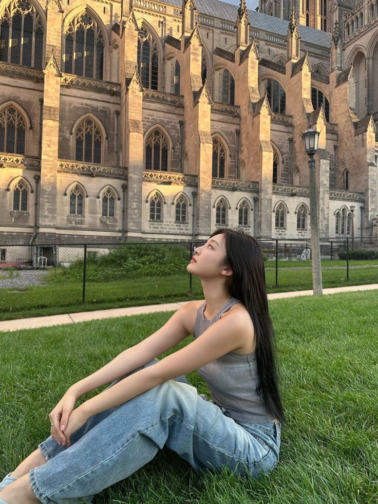 elleisstudying's tweet image. [ restarting ] 

greetings, i’m elle!

 #studytwt  #studytwtph

➤ here to find school tips &amp;amp; friends!

 ⚖️ political science freshman 
✨ she/her • intj • libra • 05' 
 💛 interest: psychology, politics, music, writing, books, kpop 

♡/↺ to be moots &amp;lt;3