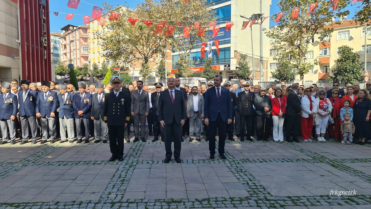 🇹🇷Cumhuriyet Bayramının 💯. Yılı nedeniyle Atatürk Anıtına Çelenk Sunma Töreni, Güngören Kaymakamı Abdullah Küçük, ilçe protokolü ve halkın katılımıyla gerçekleşti.

<a href="/_ferhat_ozturk/">Ferhat Öztürk</a>
<a href="/istanbulilmem/">İstanbul İl Millî Eğitim Müdürlüğü</a>
<a href="/GungorenKym/">GüngörenKaymakamlığı</a> 
<a href="/Gungorenbld/">Güngören Belediyesi</a>