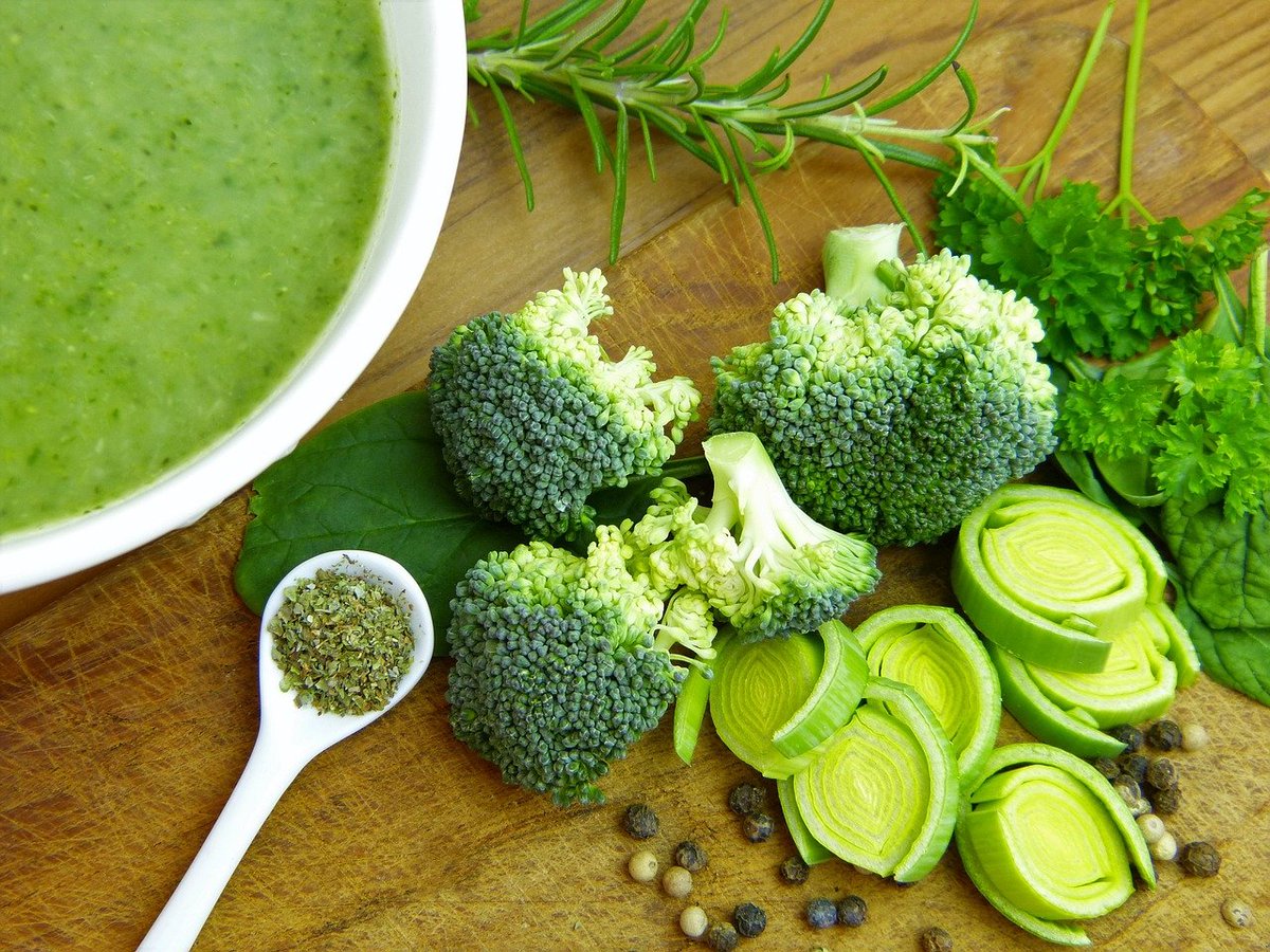 #homemade brocolli celery soup!
What can you add to it and make it more nutritious?
#nutrition 
#Nutrition4All_Goa