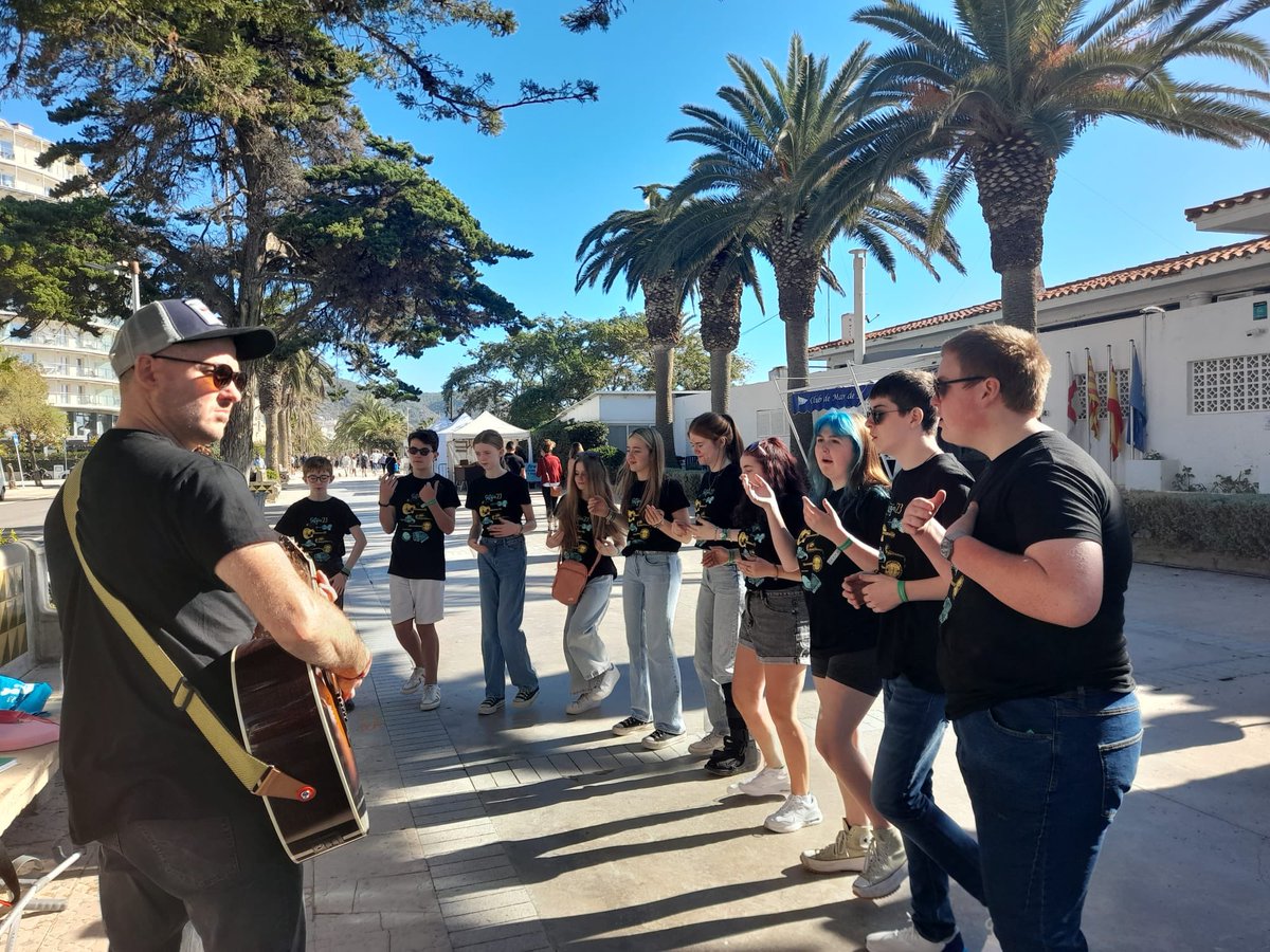 Early morning beachside rehearsal for our performance with Cór Nua and <a href="/eunanmcdonald/">𝔼𝕦𝕟𝕒𝕟</a> today, it is going to be unreal! <a href="/MGWexford/">Music Generation Wexford</a> @mus_gen #yellowbellows