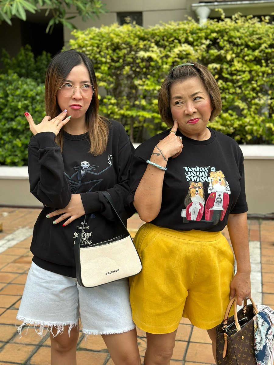 VanidaAor's tweet image. เมื่อสาวก #astrostuffs มาปะทะสาวก #velencebkk ภาพนี้จึงเกิดขึ้นรักกันแหละดูออก #astrostuff #velencebkk #bbrightvc #winmetawin