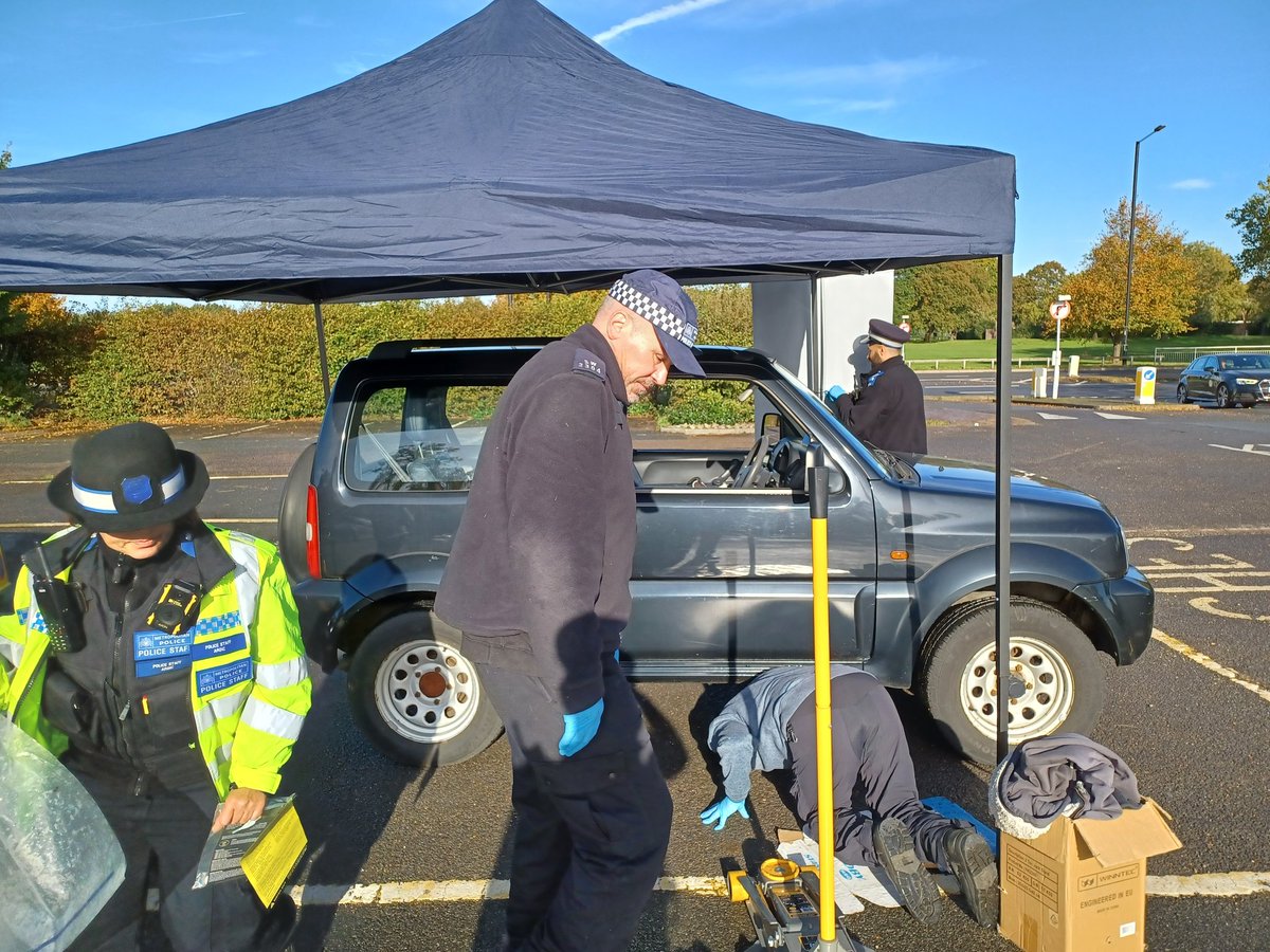 Local officers are out in Old deer car park today doing free catalytic converter markings! If you didn't sign up for today, please contact us to sign up for further markings! #localpolicing #richmondpolice #metpolice #catalyticconvertormarking