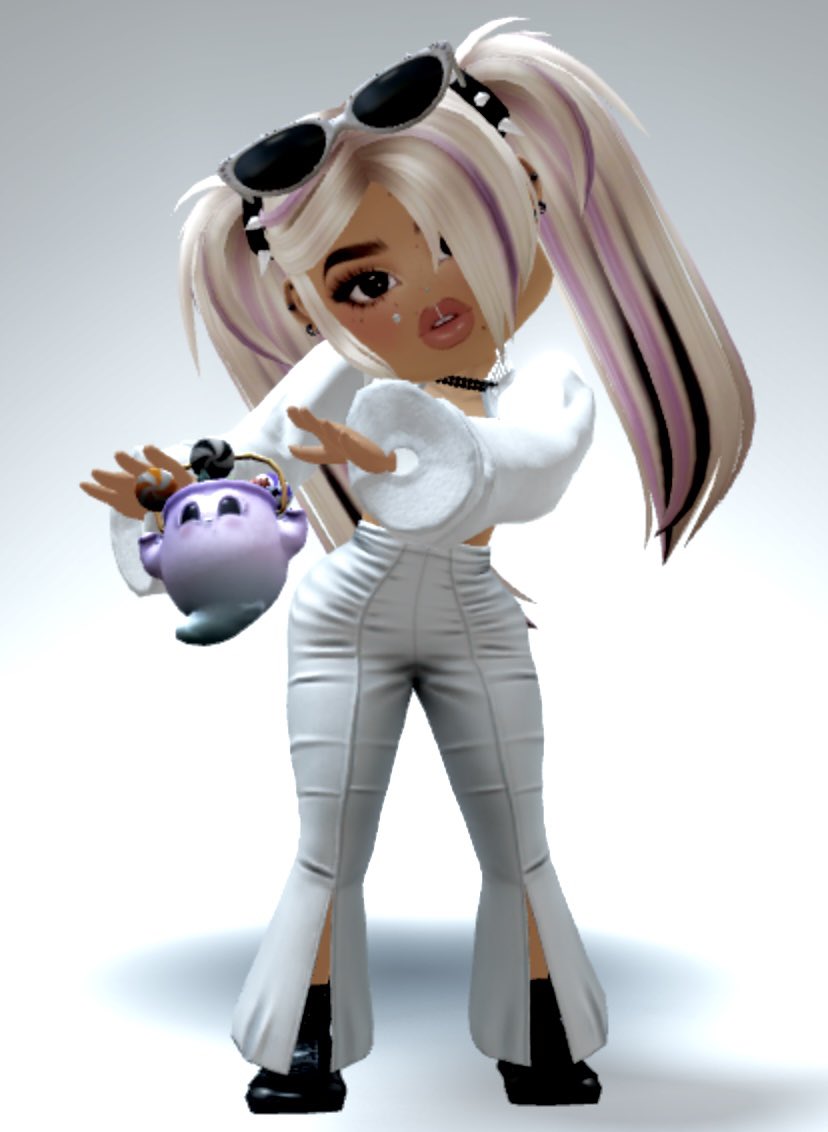 PomsPeeps's tweet image. ‼️LIMITED ✅ALERT 🚨! These Are so cute !!! Don’t miss it ! Here’s a glance at how it fits - TRICK OR TREAT Ya’ll!!! #RobloxLimited #ROBLOX @WearBlueberry