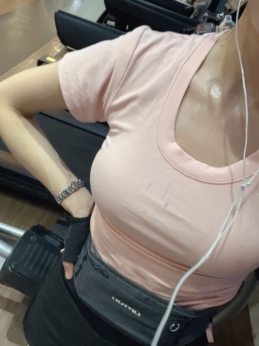 tounisha's tweet photo. I really like the feeling of sweating😅 https://t.co/65AhpchC38